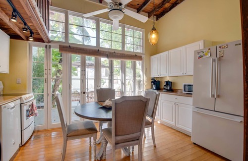 Historic Seaport Apartment | New Rose Petal Petite Suite - Pool Parking