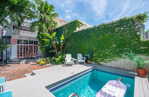 Historic Seaport Apartment | New Rose Petal Petite Suite - Pool Parking