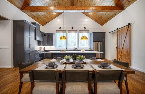 Broken Bow House | New Sauna Arcade Firepit & Spa - Sleeps 10