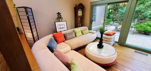 Summersea House | New Seabury Retreat. Butchart Gardens' Inspired