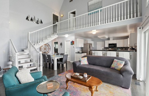 Clearlake Villa | NEW! Serenity house (3-Bedroom Villa) - Pets Allowed