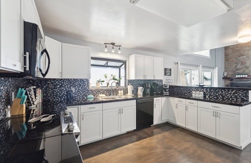 Clearlake Villa | NEW! Serenity house (3-Bedroom Villa) - Pets Allowed