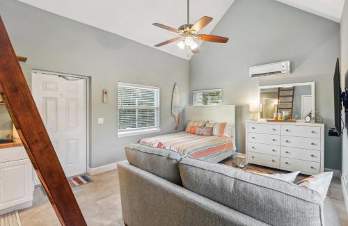 New Smyrna Beach Apartment | New Smyrna Beach Hideaway Less Than 1 Mi to Beach!