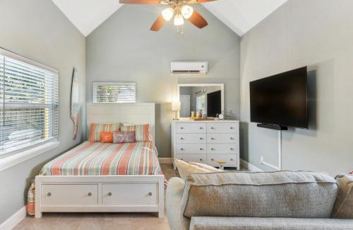 New Smyrna Beach Apartment | New Smyrna Beach Hideaway Less Than 1 Mi to Beach!