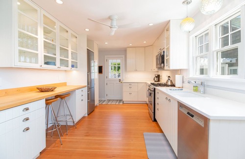 New Suffolk House | New Suffolk Waterfront Beach Cottage Steps From Water/Beach/Restaurants and More