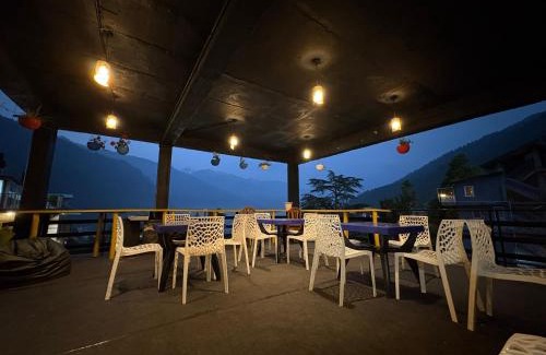 Manali Hotel | New Suraj Inn - Nestled near Hidimba Temple ! Rooftop Cafe With Hampta View ! Private Parking