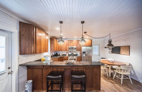 Hardin Cabin | NEW! The Cabin- Walking Distance to Lake!