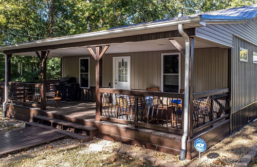 Hardin Cabin | NEW! The Cabin- Walking Distance to Lake!