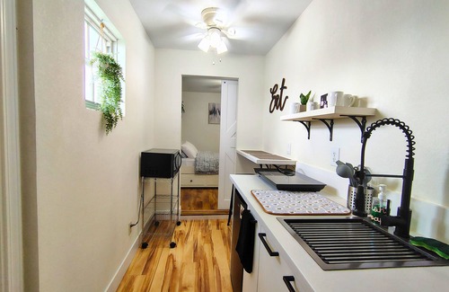 Bridgeford Crossing Apartment | NEW Tiny Studio with Kitchen. 25 min to theme parks.