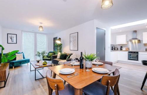 Old Trafford Apartment | NEW Trafford Loft - Free Parking