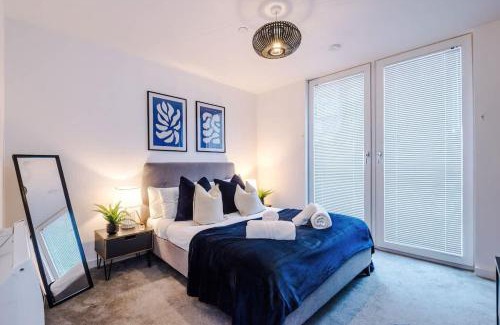Old Trafford Apartment | NEW Trafford Loft - Free Parking