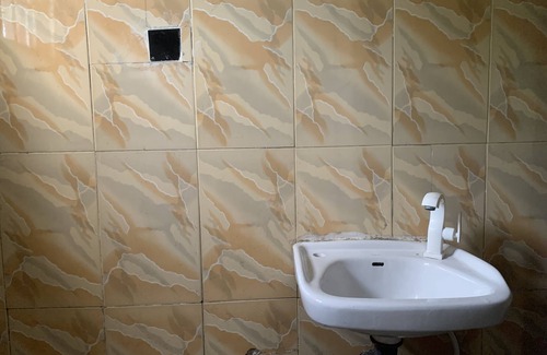 Ofin Hotel | New Travellers Lodge