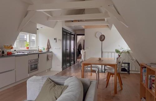 Burgwallen Nieuwe Zijde Apartment | New V