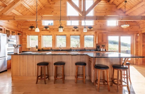 Julian Cabin | NEW! Views, Near PSU, Hot Tub, Private, Sleeps 16
