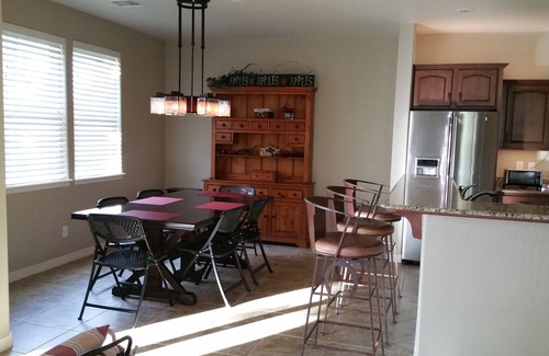 Flagstaff House | Newer 2350 SQ FT Townhouse private, close to downtown, hilltop views, A/C