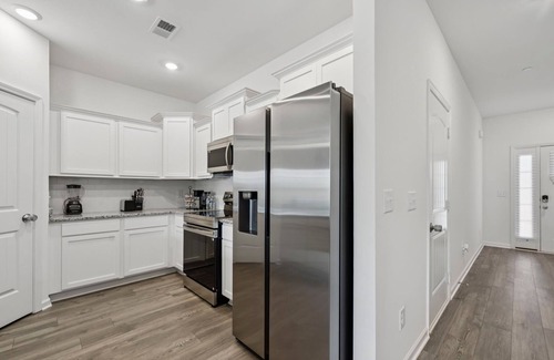 Spring Hill House | Newly built Charming 3-bedroom townhome with amenities Spring Hill