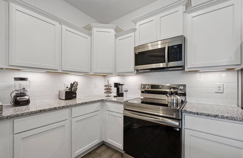 Spring Hill House | Newly built Charming 3-bedroom townhome with amenities Spring Hill