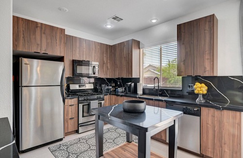 Summerlin South House | Newly Remodeled Swanky Summerlin Oasis, Near Strip & Golf, Yard