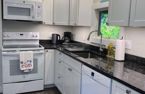 Brewster Cottage | Newly renovated 2 bedroom cottage - walk to beach