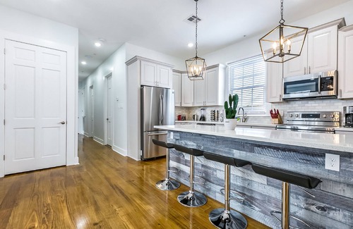 Faubourg Lafayette Condo | Newly Renovated 4BD Penthouse