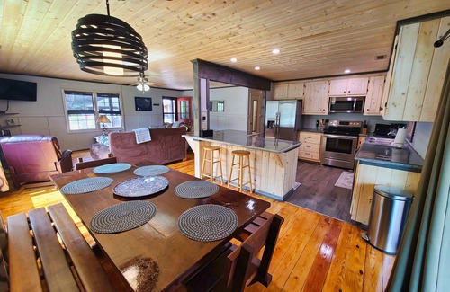 Ferguson Cabin | Newly Renovated, Cute Cabin On Horse Farm,WiFI,Hot Tub,Pet-Friendly