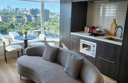 Bloor-Yorkville Condo | Newly Renovated Luxury Condo on Yorkville Ave. in the heart of Toronto.