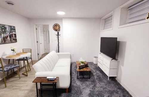Niagara Falls Apartment | Newly Renovated One Bedroom Unit USA SIDE