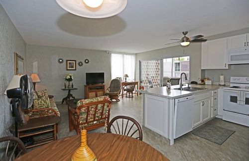 Kailua-Kona Condo | 🌴Newly updated ocean view condo located close to the ocean🌴