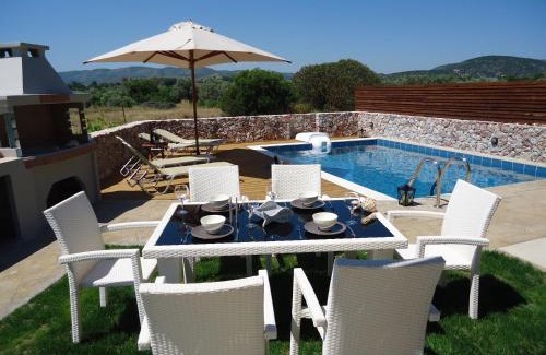 Archangelos Villa | Next to Haraki beach , taverns bars & 10 to Lindos