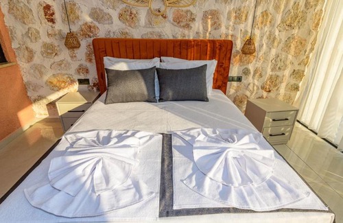 Faralya Villa | Nez - 1 Bedroom with jacuzzi in Kalkan Çayköy
