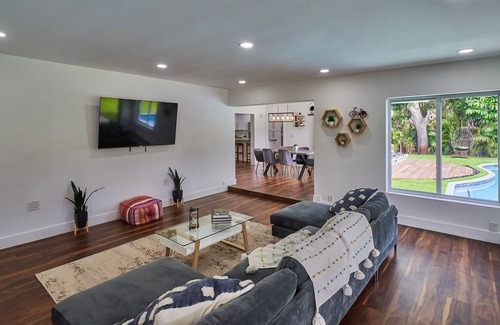 Biscayne Park Villa | NFL Field Villa | Terrace w/Fire Pit+Games+Grill