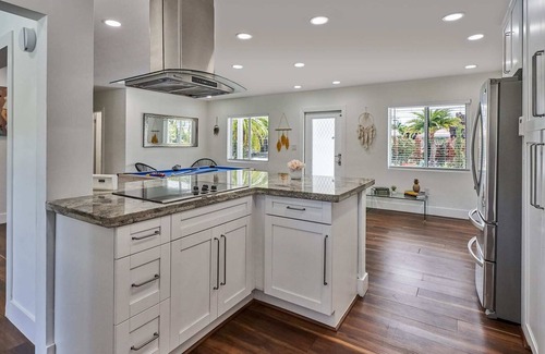 Biscayne Park Villa | NFL Field Villa | Terrace w/Fire Pit+Games+Grill