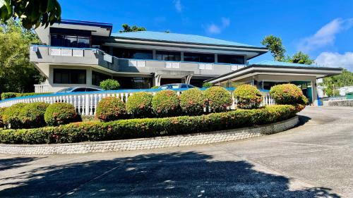 Koror Apartment | Ngermid Oasis - Vibrant 2 BD/1 BA Duplex