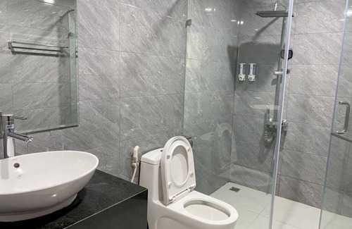 Hai Ba Trung Hotel | Nguyen Quyen Hotel