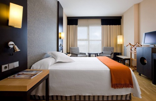 Les Tendetes Hotel | NH Valencia Center