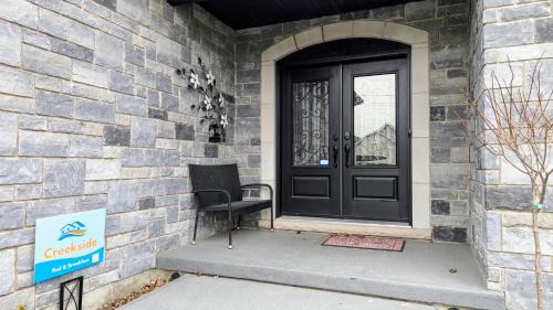 Niagara Falls Bed & Breakfast | Niagara Creekside B&B - Waterfront suite