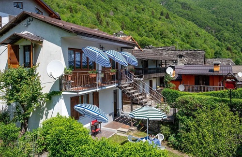Calasca-Castiglione Apartment | Nice apartment for 5 guests with WIFI, TV, balcony and pets allowed