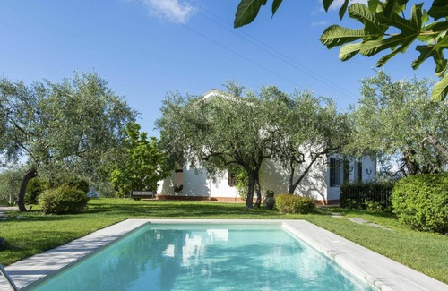 Monade Santa Lucia Villa | Nice apartment in villa with WIFI, pool, TV, patio, pets allowed and panoramic view