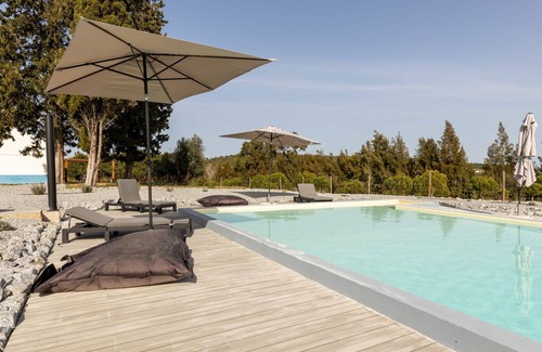 Sao Martinho Villa | Nice apartment in villa for 7 guests with WIFI, A/C, pool, TV and terrace