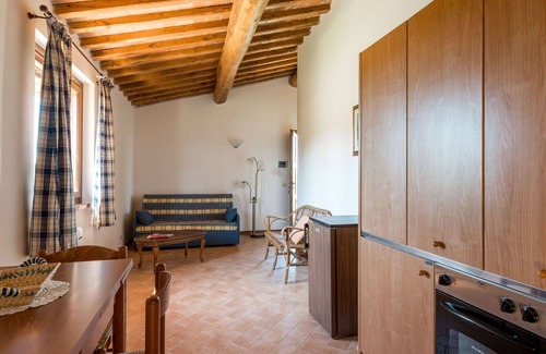 Scansano Villa | Nice apartment in villa for 6 people with WIFI, pool, TV, patio and pets allowed