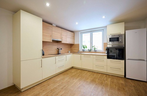 Desna Apartment | Nice apartment for 4 guests with WIFI, pool, TV and patio