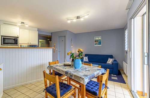 Locmariaquer Apartment | Nice apartment for 4 guests with TV and balcony