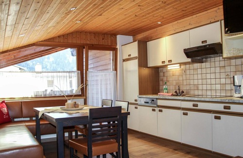 Prutz Apartment | Nice apartment for 12 people with WIFI, TV, terrace and pets allowed