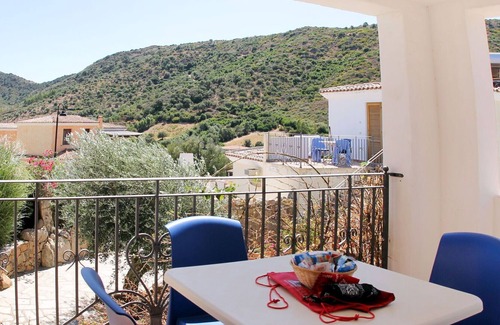 Tanaunella Apartment | Nice apartment for 4 people with pool, WIFI, A/C, TV, terrace, pets allowed and parking