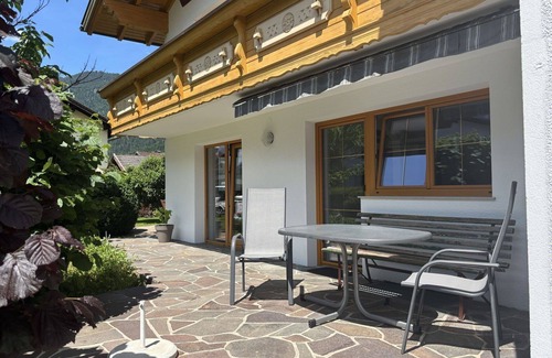 Weissenbach am Lech Apartment | Nice apartment for 6 guests with WIFI, TV, terrace, pets allowed and parking