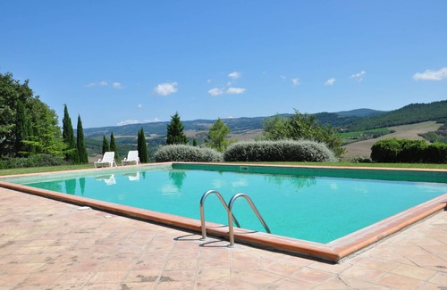 Il Poggio Apartment | Nice apartment for 6 guests with WIFI, pool, TV, patio, pets allowed and panoramic view