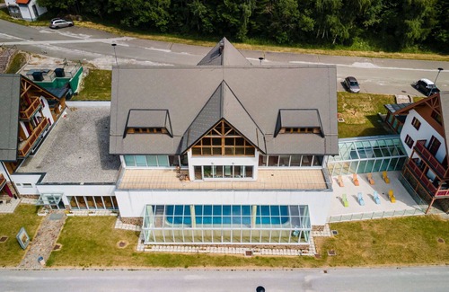 Hocko Pohorje Apartment | Nice apartment for 7 guests with pool, WIFI, TV, balcony, pets allowed and panoramic view