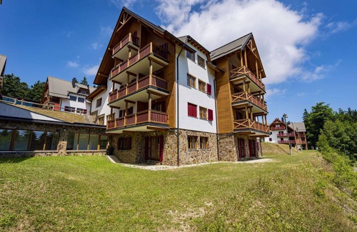 Hocko Pohorje Apartment | Nice apartment for 7 guests with pool, WIFI, TV, balcony, pets allowed and panoramic view