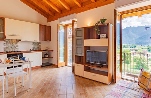 Gera Lario Apartment | Nice apartment for 4 guests with WIFI, balcony, pets allowed and panoramic view