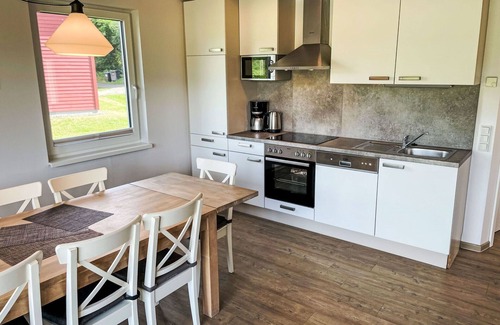 Hechthausen House | Nice apartment in villa for 8 people with pool, WIFI, TV, terrace, pets allowed and parking